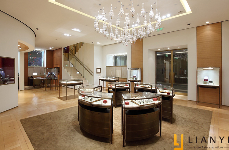 jewellery shop showcase.jpg